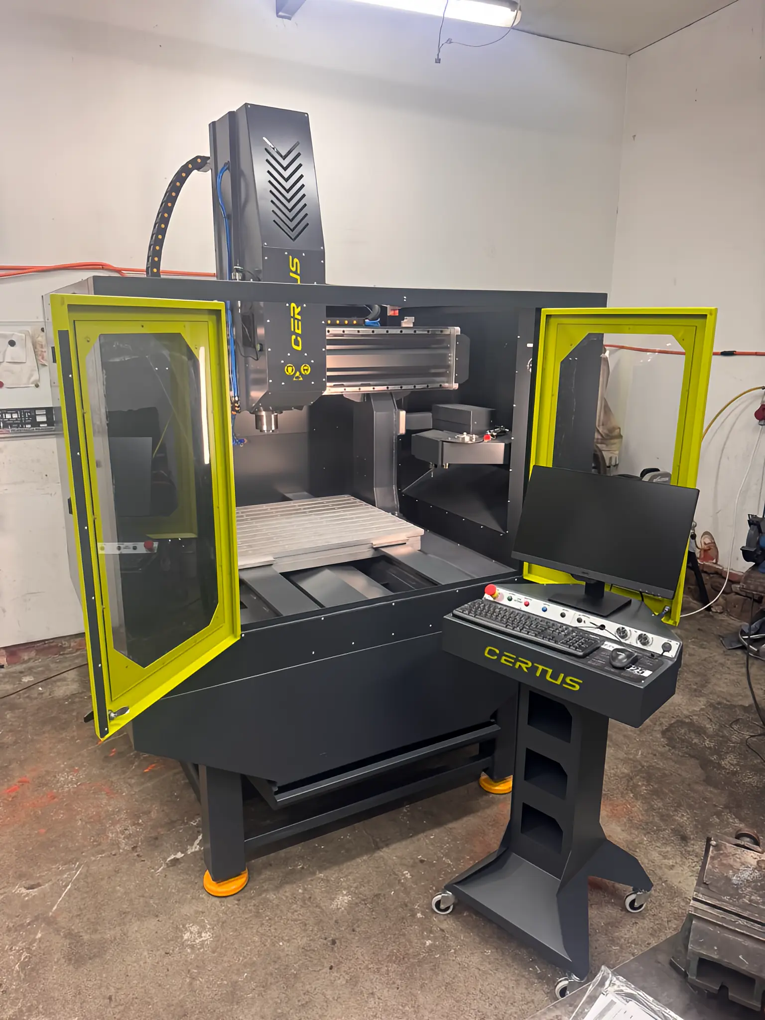 Frezarka CNC HMM-ST 1080 w akcji